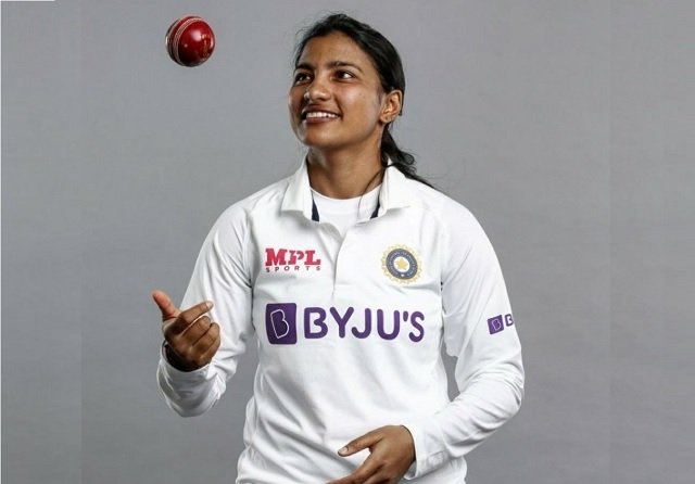  उत्तराखंड स्पीकर ने स्नेहा राणा को भारत की प्रथम व विश्व की चौथी महिला क्रिकेटर बनने पर दी बधाई ।