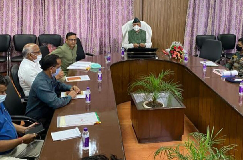  केन्द्रीय रक्षा राज्य मंत्री अजय भट्ट ने ली बीआरओ एवं लोनिवि के अधिकारियों की बैठक