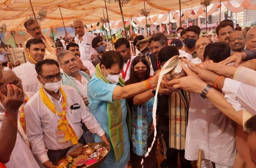  मां लक्ष्मी मंदिर के भूमिपूजन व शिलान्यास कार्यक्रम में शामिल हुए स्पीकर अग्रवाल