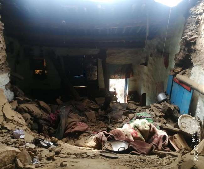  मकान की छत गिरने से महिला की मौत, चार लोग मलबे में दबे