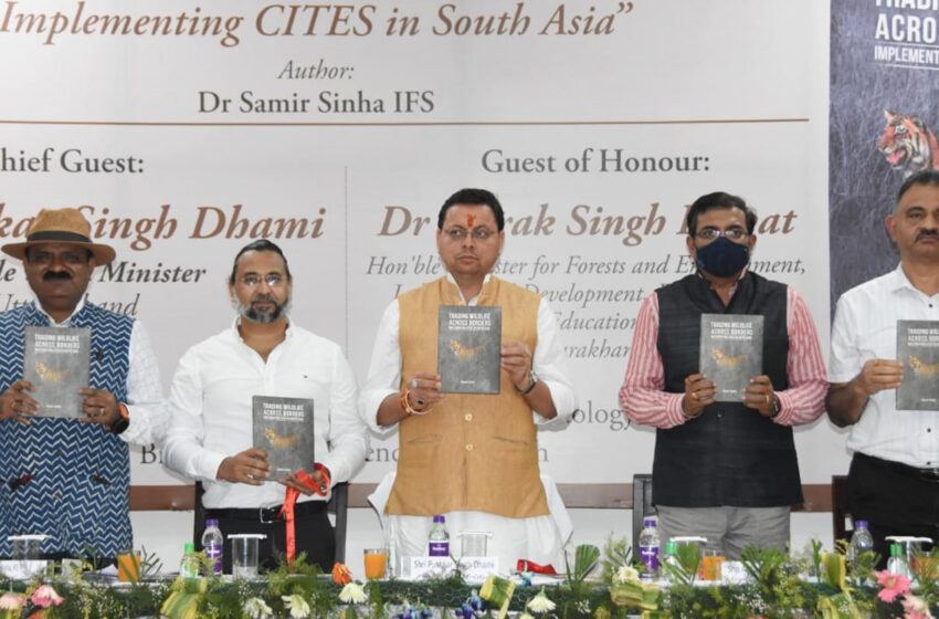  सीएम ने किया आई.एफ.एस. समीर सिन्हा की पुस्तक का विमोचन
