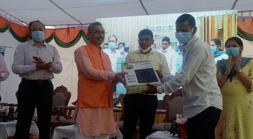  कोविड वैक्सिनेशन मेले का पहला साप्ताहिक लक्की ड्रॉ निकाला गया, विजेता पुरस्कृत