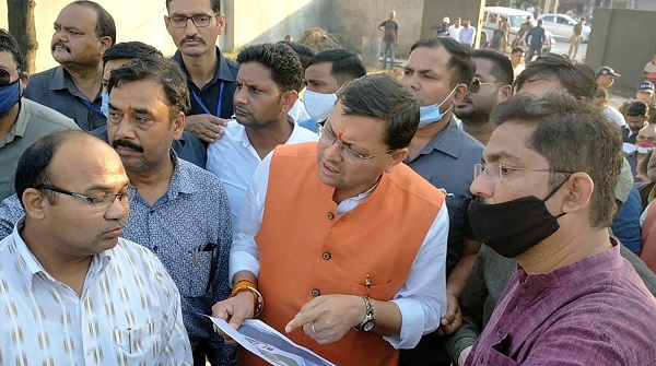  मुख्यमंत्री ने खटीमा मंडी में धान क्रय केन्द्रों का किया निरीक्षण, किसानों की सुनी समस्यायें