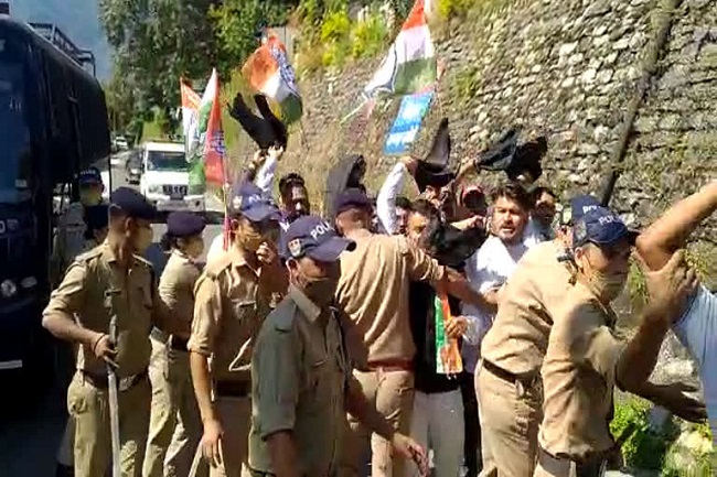  मुख्यमंत्री धामी के चमोली दौरे का विरोध, कांग्रेस ने लगाए वापस जाओ के नारे