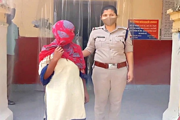  स्मैक के साथ महिला तस्कर गिरफ्तार