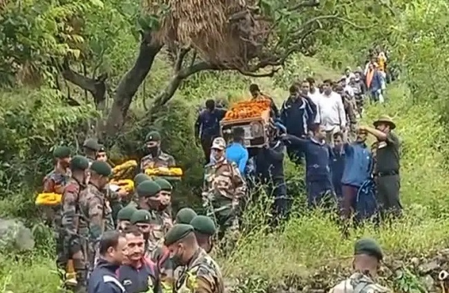  नम आंखों से शहीद नायक हरेंद्र को दी गयी अंतिम विदाई
