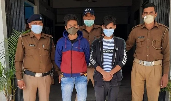  बाबा रामदेव की फोटो लगाकर नकली सेक्स वर्धक दवाएं बेचने वाले गिरोह के दो आरोपी गिरफ्तार