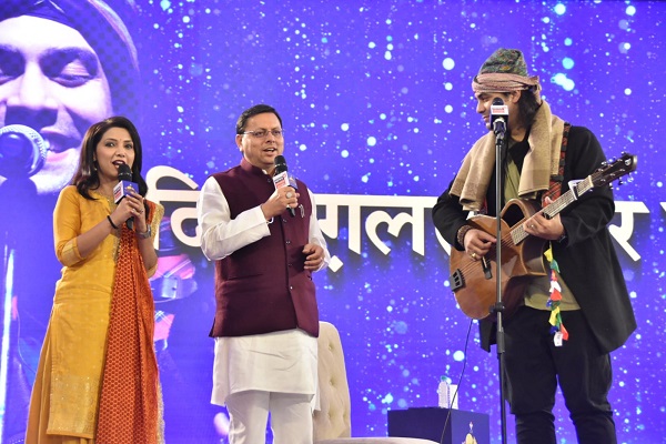  गायक जुबिन नौटियाल को किया सम्मानित, जुबिन के साथ गाया बेडू पाको बारामास लोकगीत