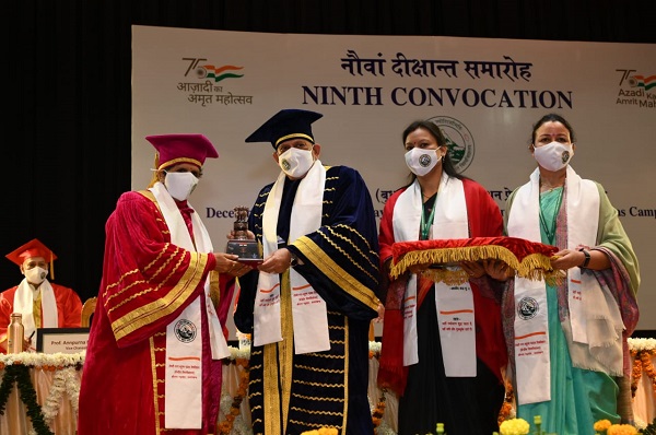  एचएनबी गढ़वाल वि.वि. के 9वें दीक्षांत समारोह का आयोजन, 3816 उपाधियाँ प्रदान की गईं