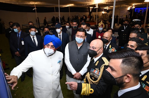  राज्यपाल व सीएम ने किया नौ सेना की प्रदर्शनी का अवलोकन