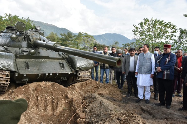  सीएम ने पुरूकुल में बनने वाले सैन्यधाम स्थल का निरीक्षण किया