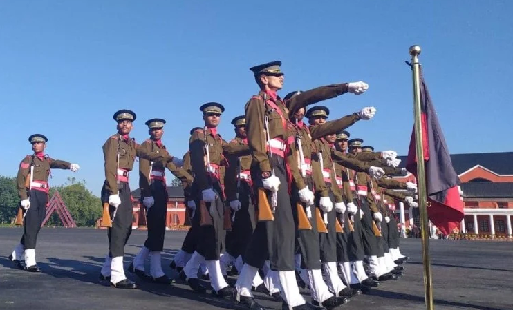  डिप्टी कमांडेंट व चीफ इंस्ट्रक्टर परेड में शामिल हुए आईएमए कैडेट