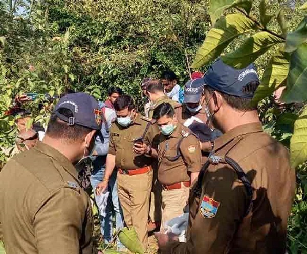  जंगल में संदिग्ध हालत में युवती का शव मिलने से सनसनी