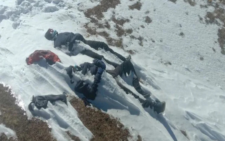  औली के गौरसों बुग्याल में दो पर्यटकों के शव बर्फ में दबे मिले
