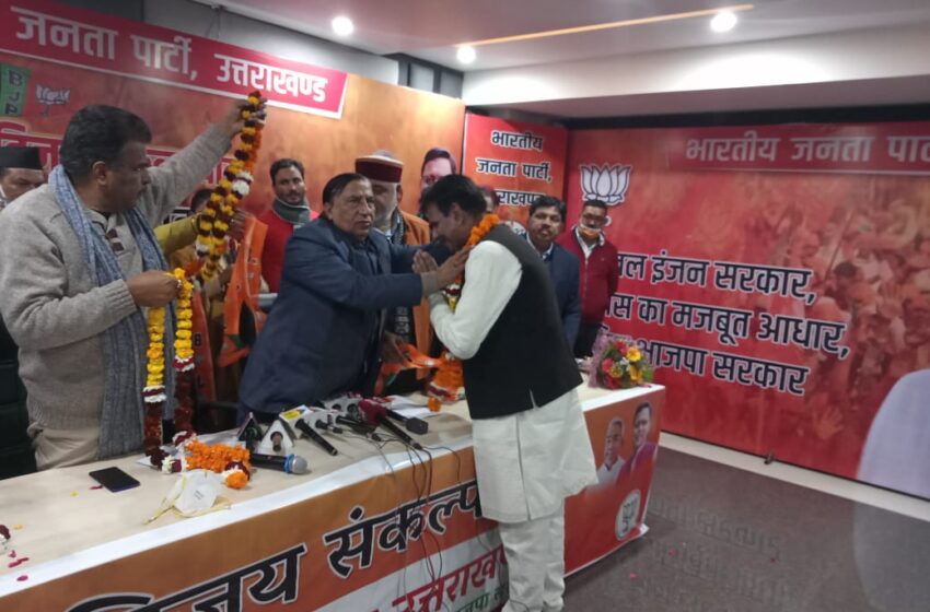  कई जनप्रतिनिधियों ने ली भाजपा की सदस्यता