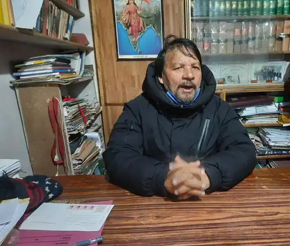  हास्य कलाकार घनानंद ने पौड़ी विधानसभा सीट से अपनी दावेदारी पेश की