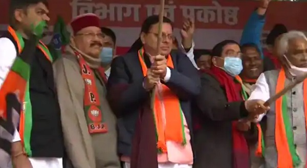  भाजपा के एलईडी प्रचार रथ को हरी झंडी दिखाकर किया रवाना