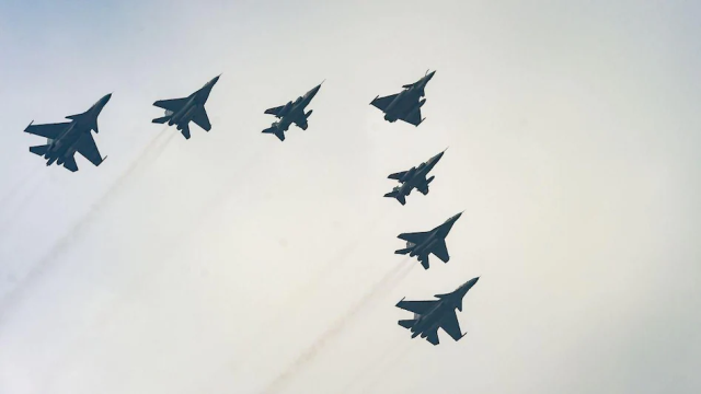  राफेल, जगुआर, मिग-29, सुखोई… 75 विमानों ने हवा में दिखाए हैरतअंगेज करतब