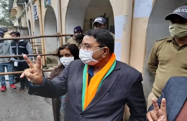  रायपुर सीट से उमेश शर्मा काऊ ने भरा नामांकन पर्चा