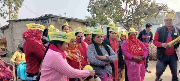  भाजपा महिला नेत्री रेखा आर्य ने समर्थकों के साथ दिया इस्तीफा