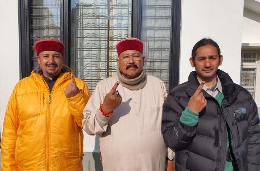  कैबिनेट मंत्री सतपाल महाराज ने सबसे पहले किया मतदान