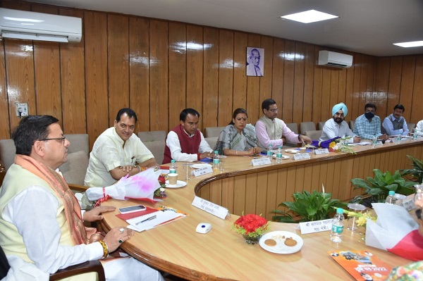  उत्तराखण्ड सरकार की  कैबिनेट की पहली बैठक में यूनिफार्म सिविल कोड लागू करने के लिए लिया गया निर्णय