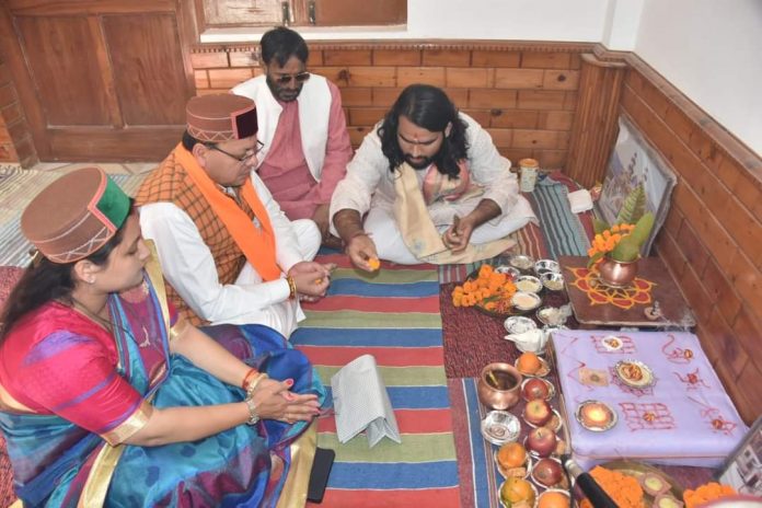  महासू देवता मन्दिर लक्ष्ययार पहुंचे उत्तराखंड के मुख्यमंत्री मंदिर में की पूजा अर्चना जौनसारी तांदी नृत्य में किया प्रतिभाग
