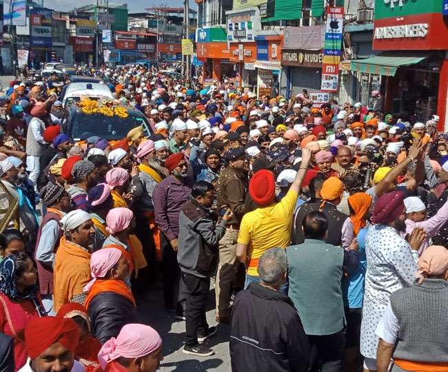  देहरादून की सड़कों पर दिखा आस्था का सैलाब