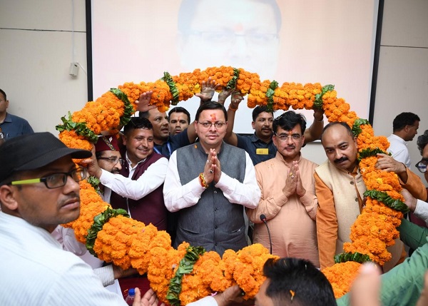  जन संवाद कार्यक्रम के दौरान मुख्यमंत्री श्री धामी ने विभिन्न क्षेत्रों से संबंधित समस्याओं को सुना, निराकरण के दिए निर्देश