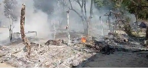  राजावाला रोड पर मजदूरों की 45 झोपड़ियां आग से जल कर राख