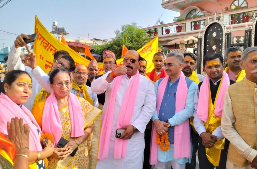 धूमधाम से बैंड बाजे के साथ वैदिक ब्राह्मण सभा ने निकाली भगवान परशुराम शोभायात्रा