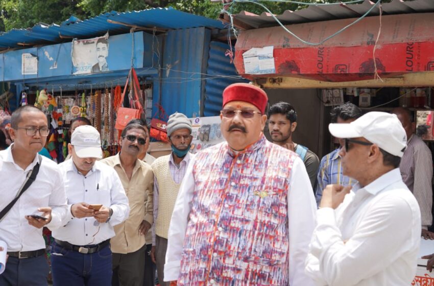  महाराज ने यात्रा के दौरान सभी विभागों को चौकन्ना रहने के दिये निर्देश