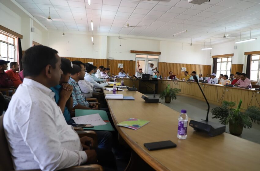  चारधाम यात्रा समीक्षा बैठक में मंत्री महाराज ने कसे अधिकारियों के पेंच