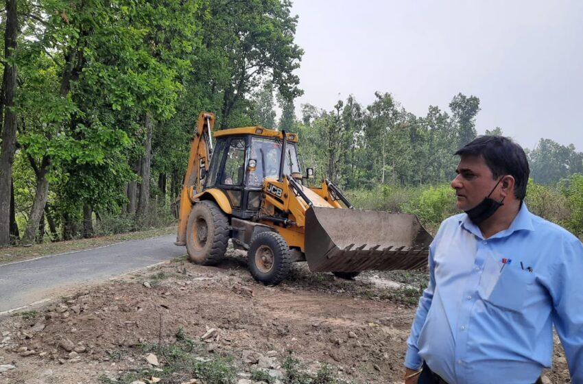  सोहन सिंह रांगड के नेतृत्व में ने मौजा मेहरकोट में बिना अनुमति के अवैध रूप से खेतों का खुदान पर रोक लगाई।