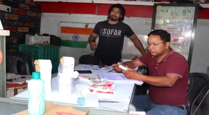  दूध, दही और पनीर के सैंपल लेकर जांच के लिए लैब भेजे