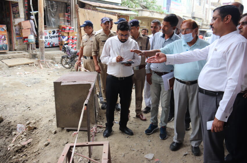  डीएम ने गदरपुर बाईपास का औचक निरीक्षण किया