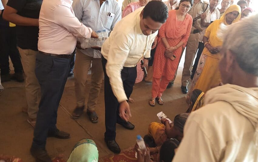  जिलाधिकारी डॉ0 आर राजेश कुमार ने नटराज चौक के समीप यात्रियों के ठहरने हेतु बनाए गए यात्री विश्राम गृह का निरीक्षण किया