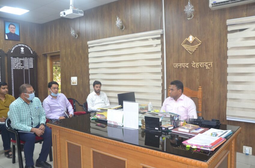  जिलाधिकारी डाॅ0 आर राजेश कुमार ने देहरादून में पेट्रोल/डीजल की किल्लत को लेकर जनमानस के मध्य फैलाई जा रही अफवाह को गंभीरता से लिया।
