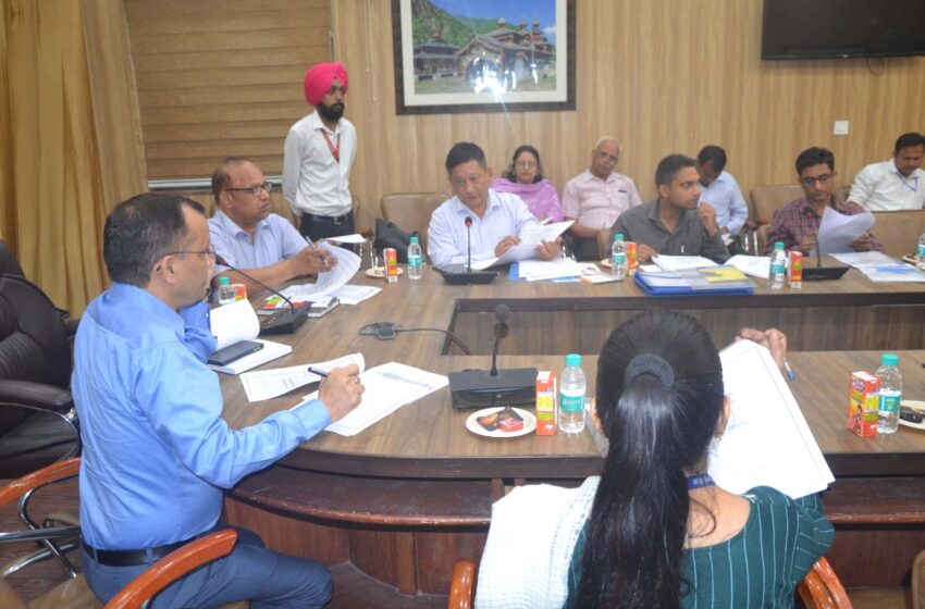  ग्राम्य विकास अभिकरण आर.सी तिवारी ने जिला स्तरीय सलाहकार समिति की बैठक ऋषिपर्णा सभागार कलेक्टेªट में संपन्न हुई