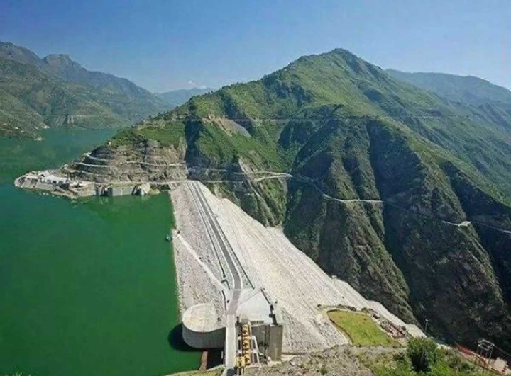  टिहरी बांध की झील का जलस्तर न्यूनतम स्तर तक पहुंचा