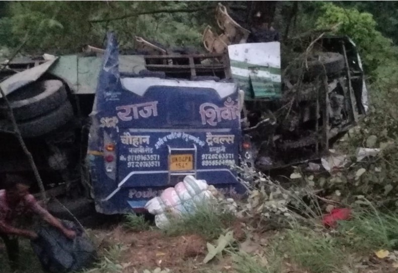  उत्तराखंड में दर्दनाक हादसा: खाई में गिरी बस, 16 यात्रियों की मौत!