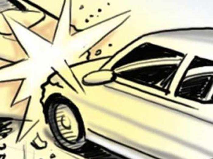  कार दुर्घटना में एक व्यक्ति की मौत, चार घायल