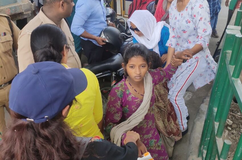  जिलाधिकारी डॉ0 आर. राजेश कुमार के निर्देशानुसार भिक्षावृत्ति में लिप्त महिला एवं बच्चों को रेस्क्यू किया गया