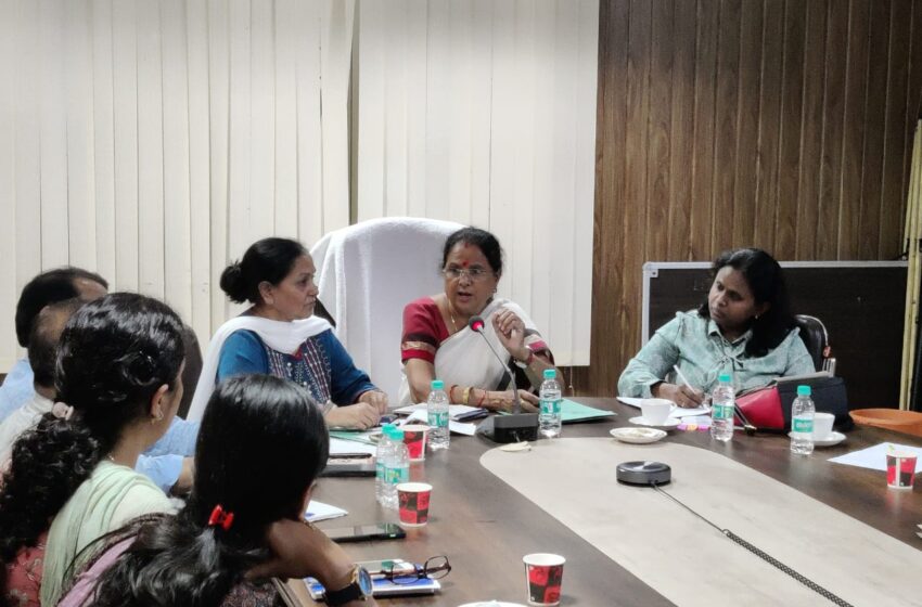  महिला आयोग की अध्यक्ष श्रीमती कुसुम कण्डवाल ने मानव तस्करी एवं अनैतिक देह व्यापार, भिक्षावृत्ति आदि विषय पर बैठक कि