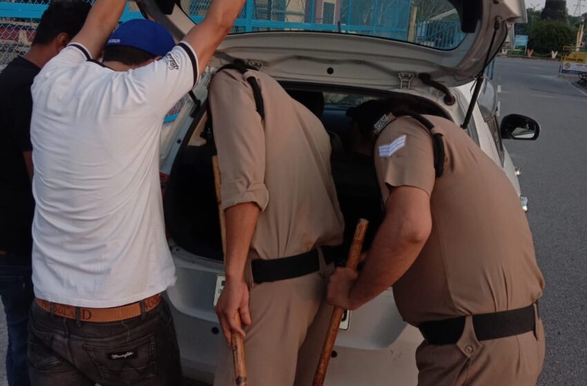  जिलाधिकारी ने शराब की तस्करी ना हो इसके लिए नियमित छापेमारी अभियान कर कार्रवाई करने के निर्देश दिया