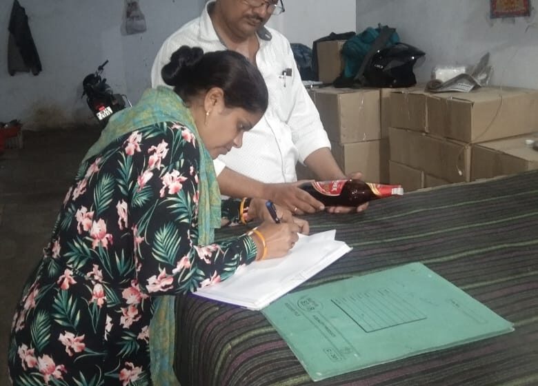  जिलाधिकारी डॉ0 आर राजेश कुमार के निर्देशों के अनुपालन में आज आबकारी विभाग द्वारा विकास नगर क्षेत्र अंतर्गत जांच अभियान चलाया