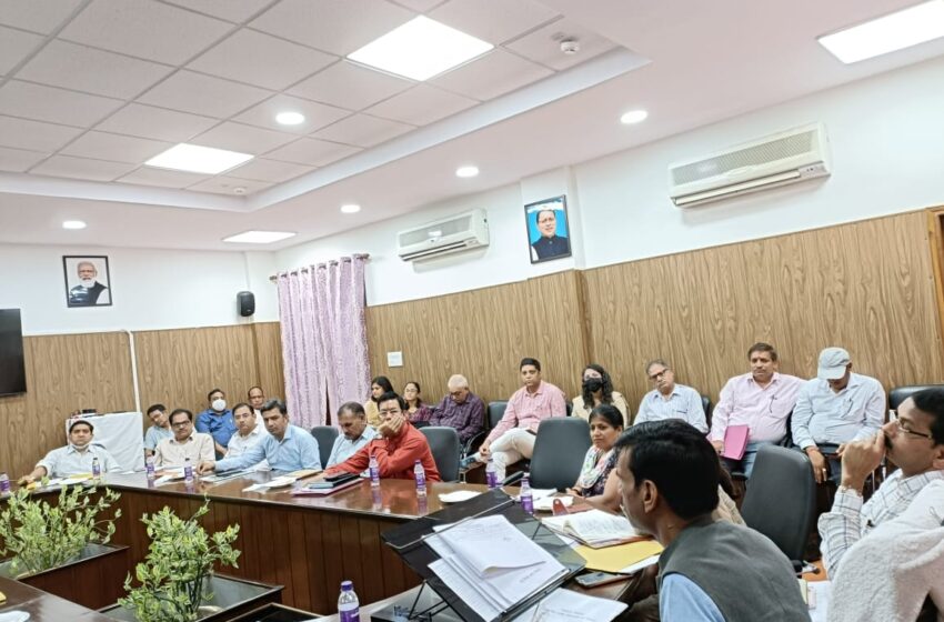  राज्य अनुसूचित जाति आयोग के अध्यक्ष श्री मुकेश कुमार ने अनुसूचित जाति हेतु संचालित समस्त विकास कार्यों की समीक्षा की