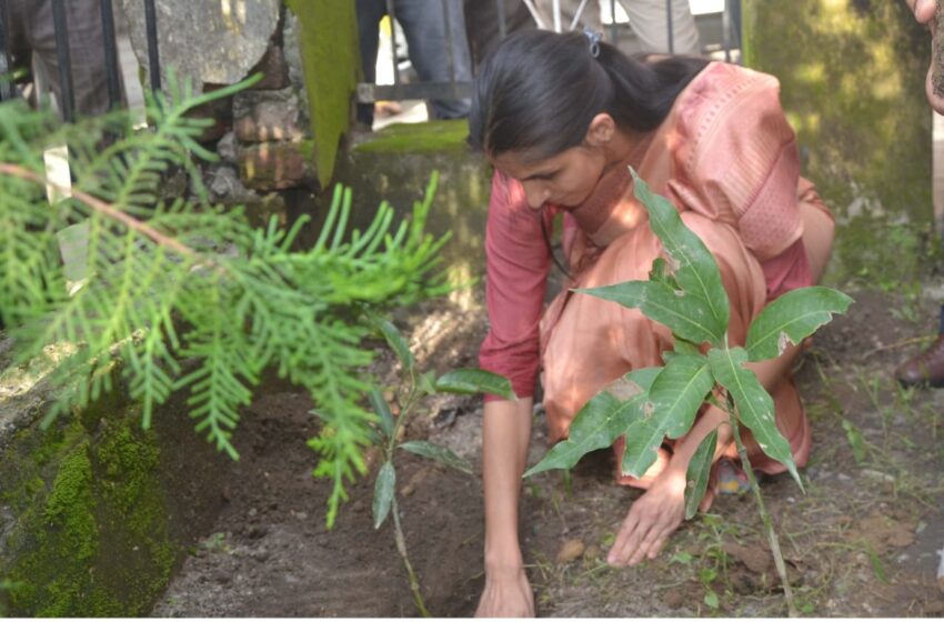  नव नियुक्त जिलाधिकारी श्रीमती सोनिका ने आज जिलाधिकारी देहरादून का पदभार ग्रहण करते हुए कोषागार में डबल लॉक का चार्ज लिया