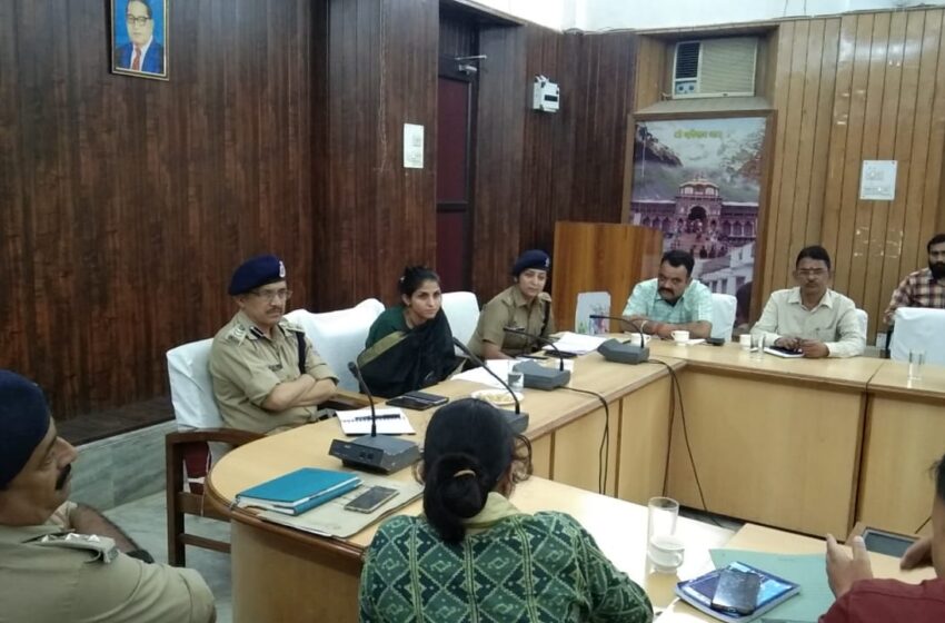  जिलाधिकारी  एवं वरिष्ठ पुलिस अधीक्षक दलीप सिंह  कुँवर ने ऋषिकेश में कावड़ यात्रा हेतु की गई विभिन्न व्यवस्थाओं एवं तैयारियों की समीक्षा की