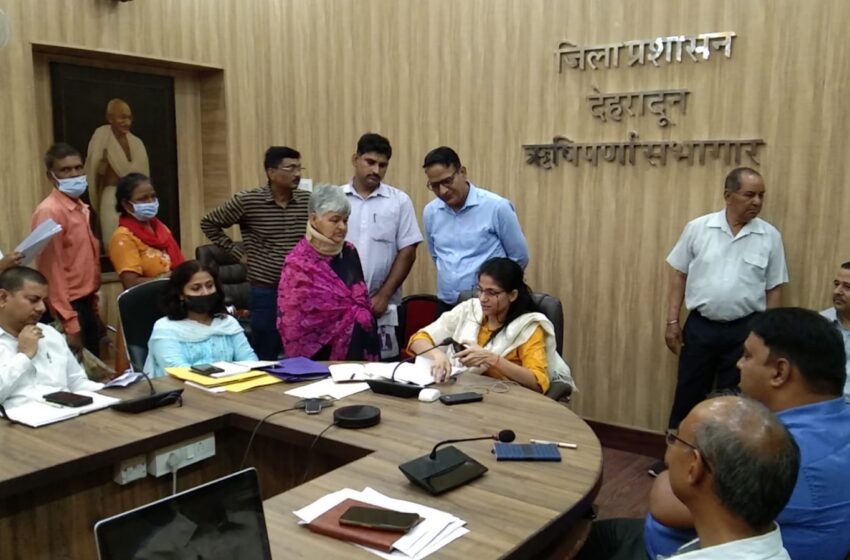  जिलाधिकारी की अध्यक्षता में ऋषिपर्णा सभागार में आज प्रातः 11 बजे से 1 बजे तक जनसुनवाई कार्यक्रम का आयोजन किया गया